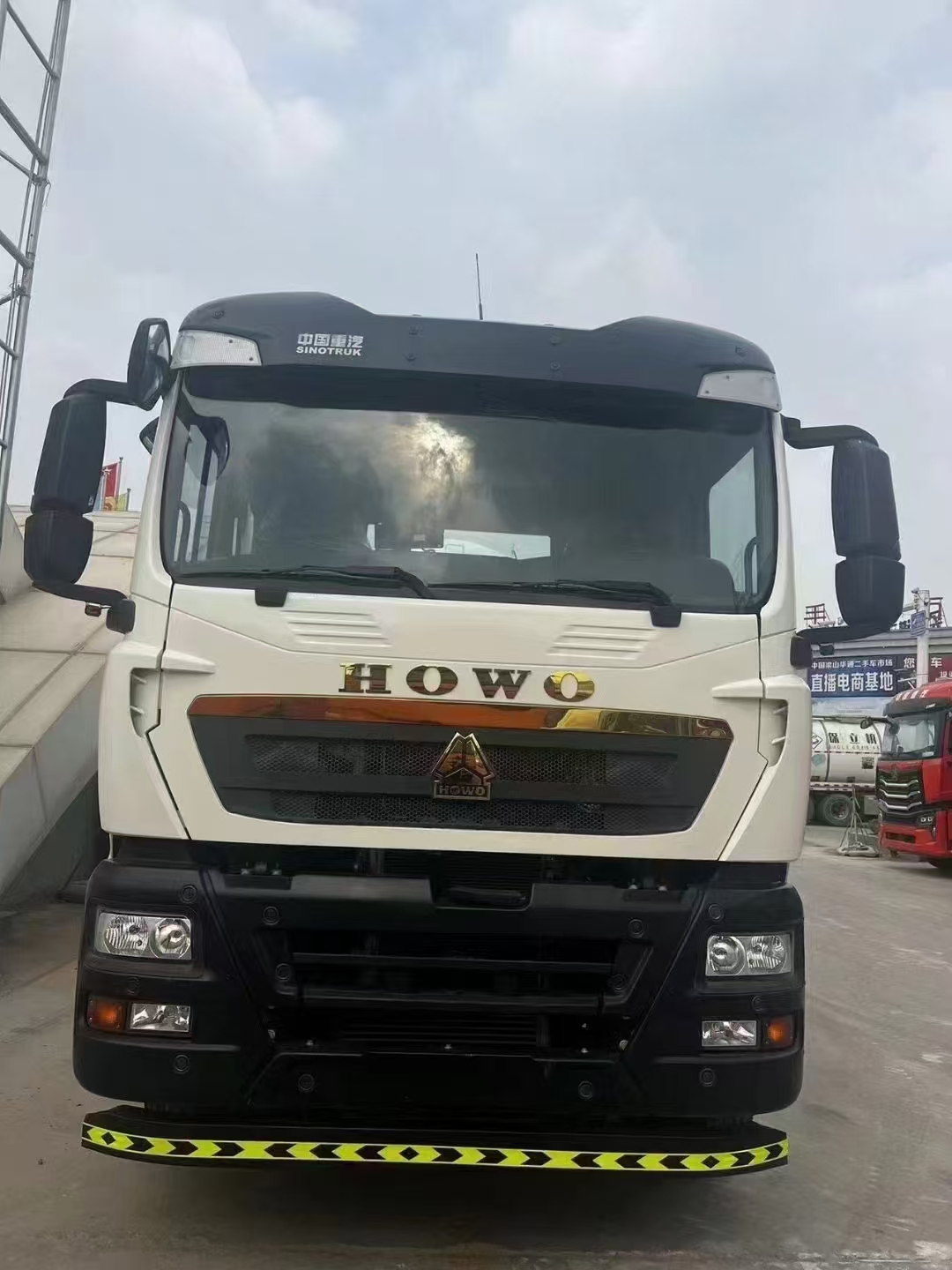 howo tx; ລົດບັນທຸກພື້ນຖານຂອງລົດກະບະ; ແກນດ້ານຫນ້າເຖິງແກນກາງ 4.9m, ກອບ 6.6m, ແກນກາງ, ແກນທາງກາງເຖິງແກນ 1.35m, ແກນກາງເຖິງດ້ານກາງຫາຫລັງ 2.6 ມ